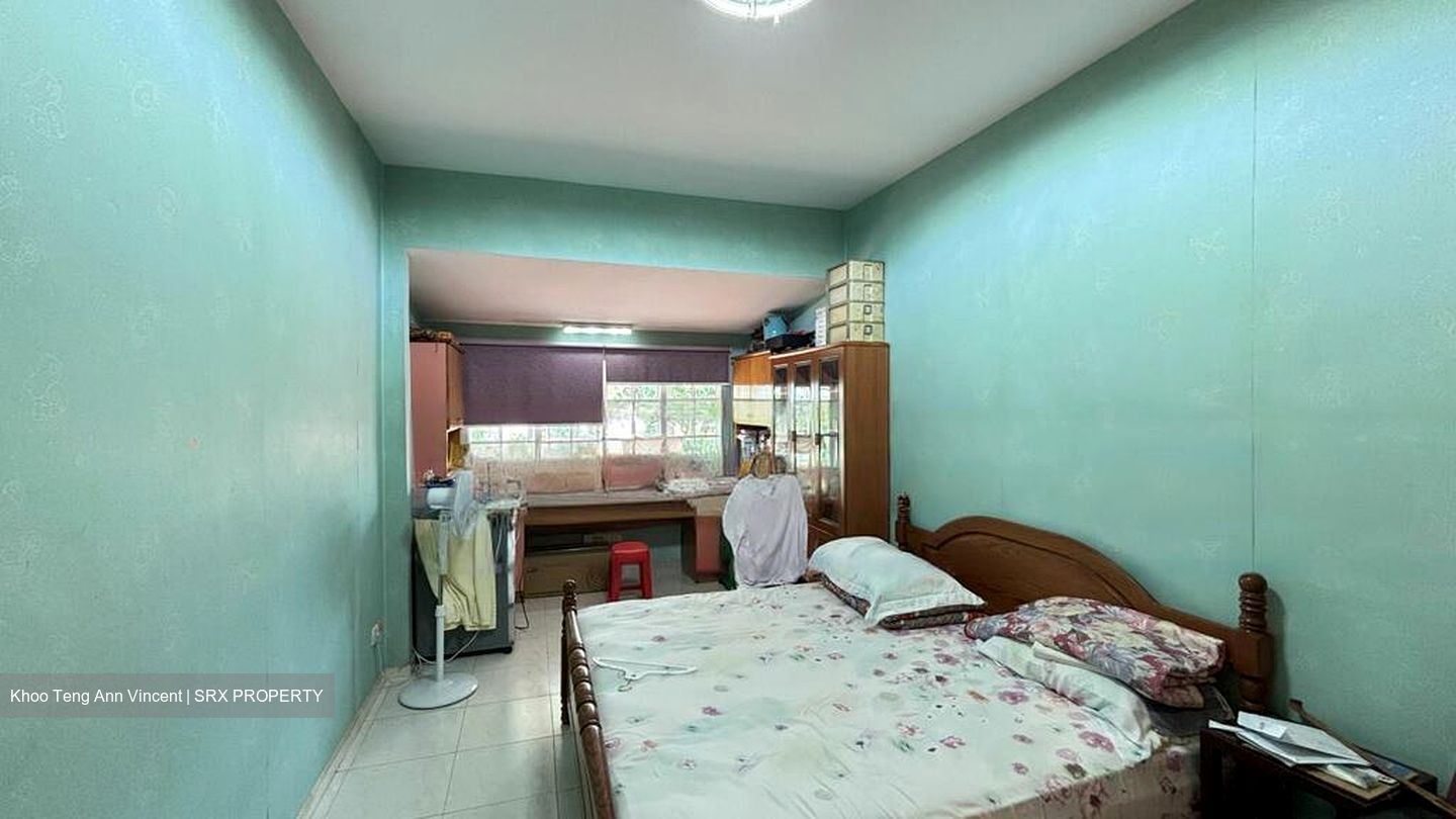 Charlton 18 (D19), Terrace #440241061